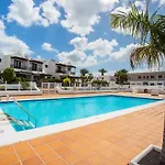 Casa Del Mar Ilic With Communal Pool And Sea Views Апартаменты