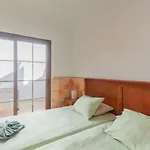 Casa Del Mar Ilic With Communal Pool And Sea Views Апартаменты *