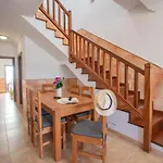 Casa Del Mar Ilic With Communal Pool And Sea Views Коста Бланка