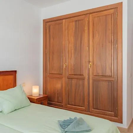 Casa Del Mar Ilic With Communal Pool And Sea Views Коста Бланка