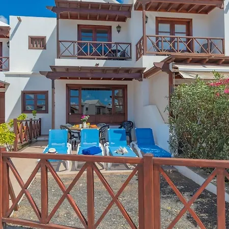 Casa Del Mar Ilic With Communal Pool And Sea Views דירה