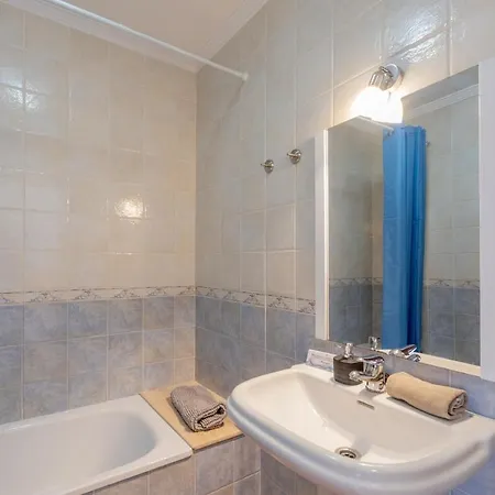 Casa Del Mar Ilic With Communal Pool And Sea Views דירה *