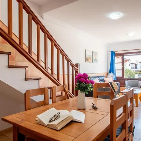 Casa Del Mar Ilic With Communal Pool And Sea Views Apartamento Playa Blanca (Lanzarote)