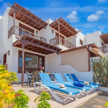 Casa Del Mar Ilic With Communal Pool And Sea Views