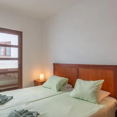 Casa Del Mar Ilic With Communal Pool And Sea Views Daire Playa Blanca