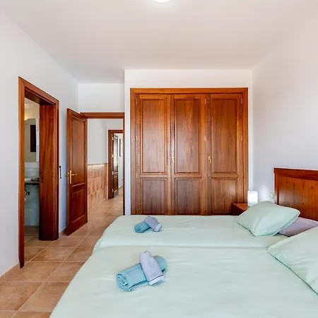 Casa Del Mar Ilic With Communal Pool And Sea Views 아파트