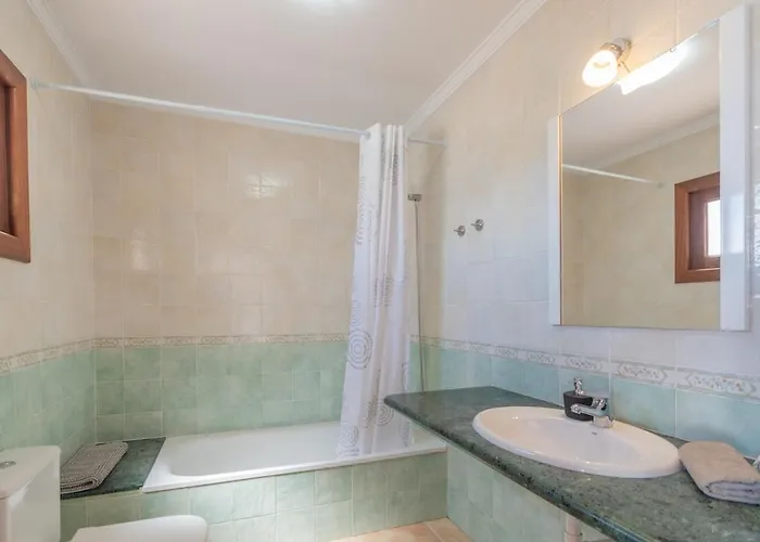 Casa Del Mar Ilic With Communal Pool And Sea Views Apartamento *