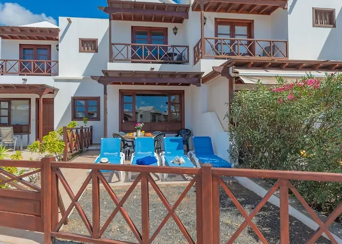 Casa Del Mar Ilic With Communal Pool And Sea Views Apartamento