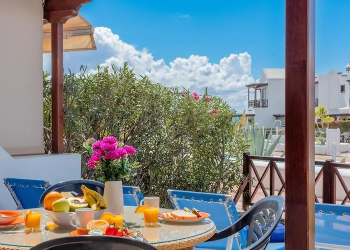 Апартаменты Casa Del Mar Ilic With Communal Pool And Sea Views *