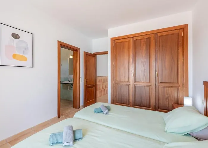 Casa Del Mar Ilic With Communal Pool And Sea Views Коста Бланка