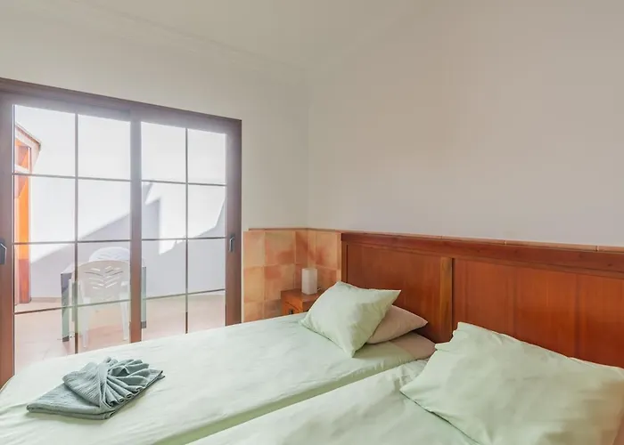 Casa Del Mar Ilic With Communal Pool And Sea Views Апартаменты *