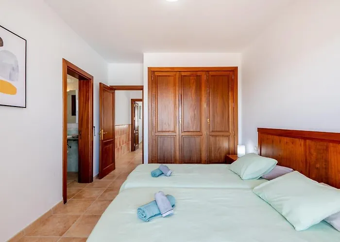 Casa Del Mar Ilic With Communal Pool And Sea Views Апартаменты