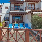 Casa Del Mar Ilic With Communal Pool And Sea Views Apartment