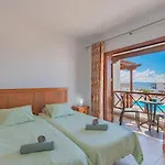 Casa Del Mar Ilic With Communal Pool And Sea Views Apartment