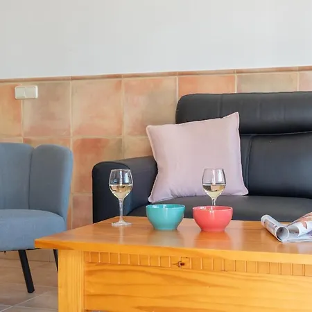 Casa Del Mar Ilic With Communal Pool And Sea Views דירה *