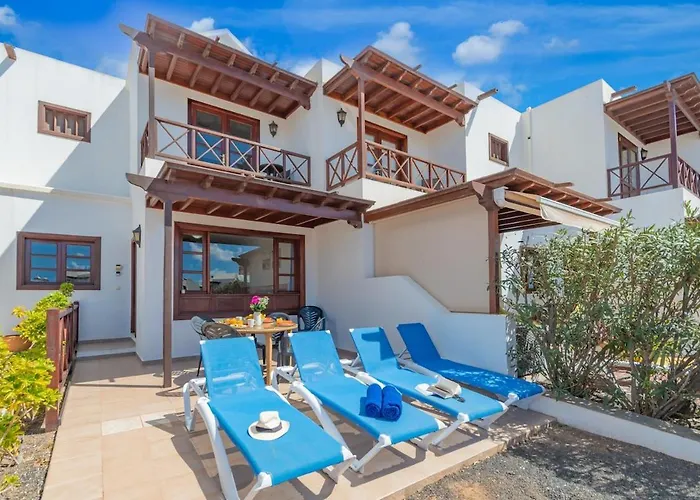 Casa Del Mar Ilic With Communal Pool And Sea Views Appartamento *